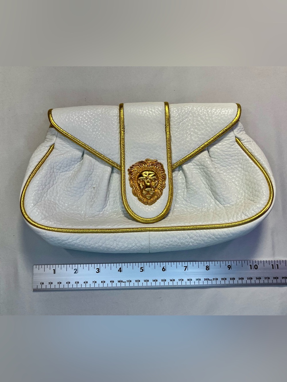 RARE Vintage White Dooney & Bourke Hayden Clutch Purse Pebbled Leather Gold Lion - Picture 9 of 12